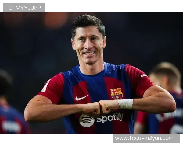 莱万：失去袖标很难过，但感受到了球迷的爱；不恨普罗别日